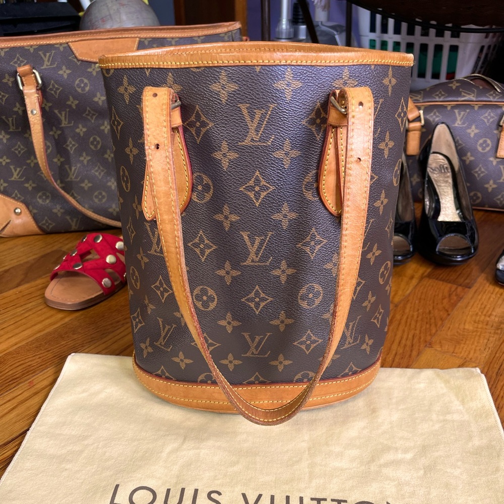 Sold 🇫🇷Mint Condition AUTHENTIC LOUIS VUITTON Bucket 23 Hand Bag Monogram